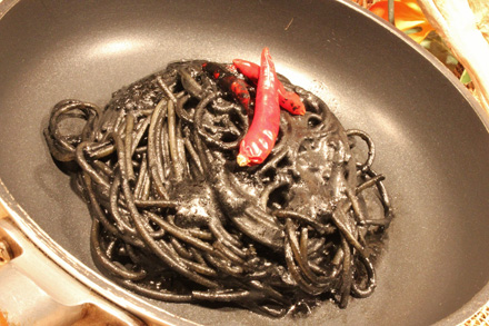 写真：イカ墨のスパゲティ